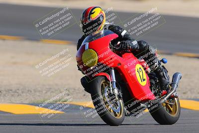 media/Oct-08-2022-SoCal Trackdays (Sat) [[1fc3beec89]]/Turn 10 (945am)/